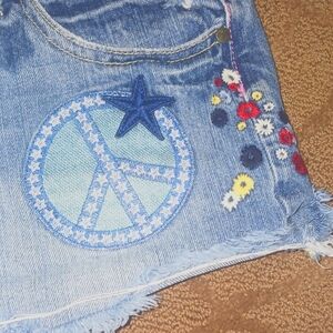 PINK VICTORIA'S SECRET LADIES 4 DISTRESSED DENIM JEANS SHORTS EMB FLOWERS $68